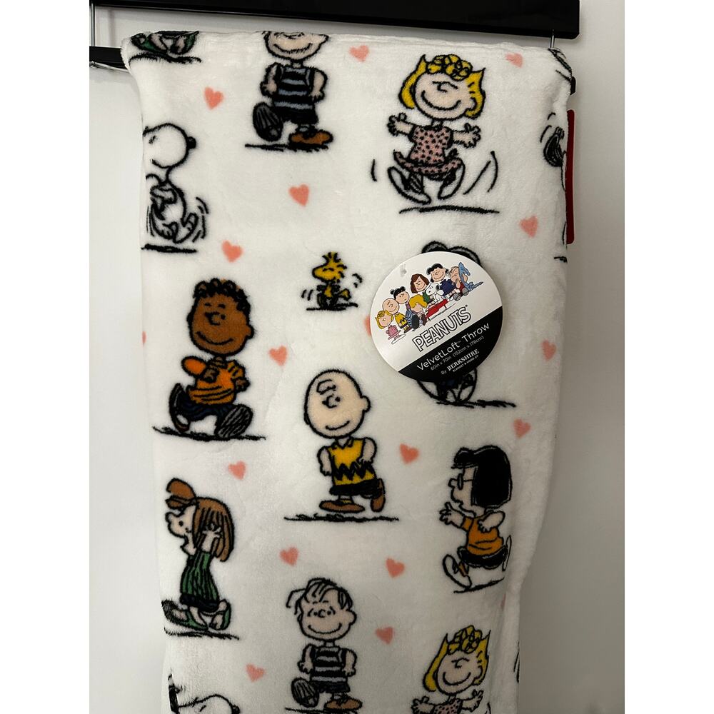 Peanuts and the Gang- Snoopy Valentines Pink hearts Blanket- 60x70!